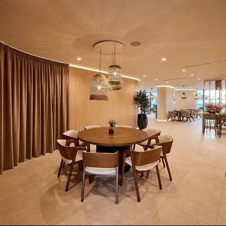 Rafine Alezzi Infinity Resort&spa * ナボダリ